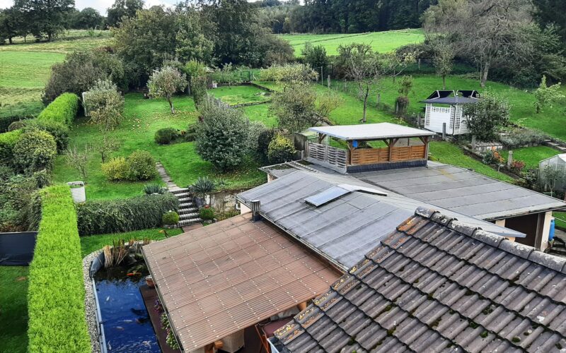 Blick vom Balkon auf das Grundstück in Waldrandlage in Hemer