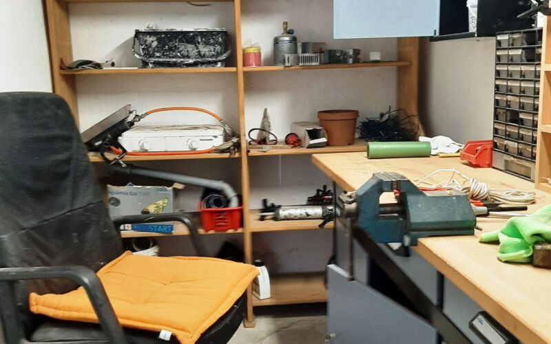 Diese Werkstatt ist Teil der Garage des Einfamilienhauses Lamfertstraße 41 in Hemer