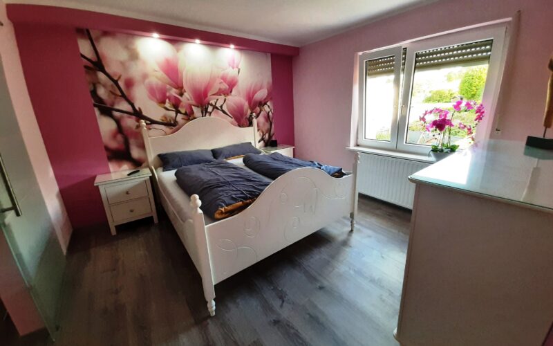 Das Haus mit diesem Schlafzimmer ist in Hemer zu verkaufen.