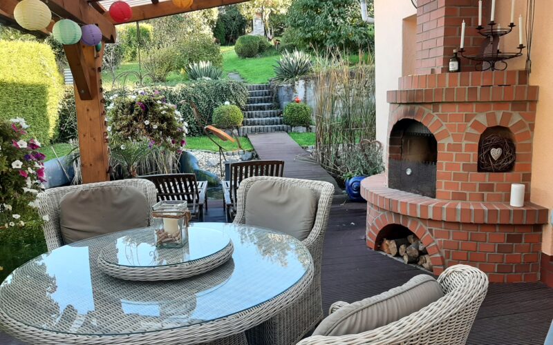 Terrasse mit Kamin gehört zum Einfamilienhaus in Hemer