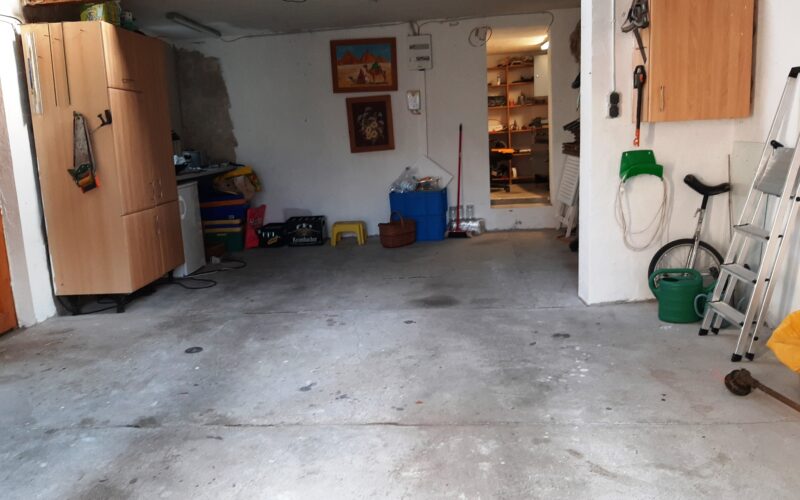 Garage mit anschließender Werkstatt in Hemer