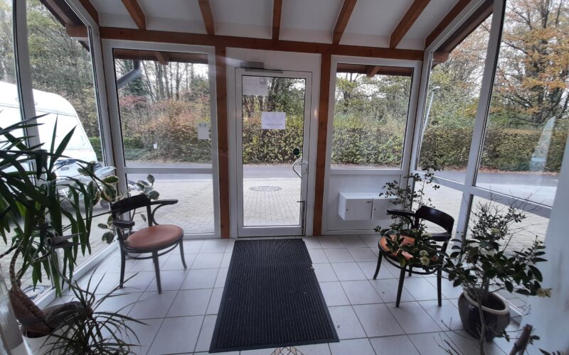 Eingang zur Physiotherapie im Pflege-Zentrum Villa Bröckelmann in Hemer