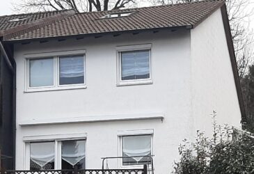Hier wartet ein gepflegtes Einfamilienhaus mit 120 qm Wohnfläche und Fernsicht in Hemer auf neue Bewohner.Einfamilien-Reihenendhaus in Hemer-Stübbeken. Diese Immobilie in Hemer kann kurzfristig erworben werden.