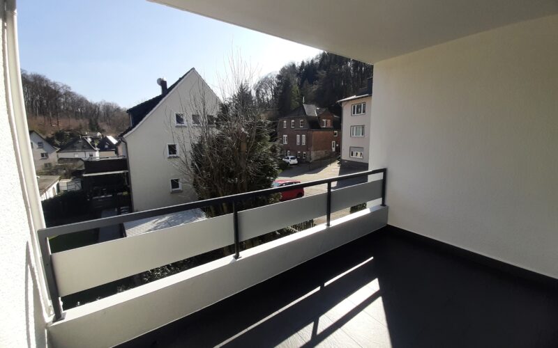 Blick vom Balkon des Appartements in Iserlohn. Zur anmietung berät Sie Ihr Makler in Iserlohn, WZ-Immobilien. Mehr zum Thema Immobilien in Iserlohn, Hemer, Menden Hagen und Umgebung auf unserer Website