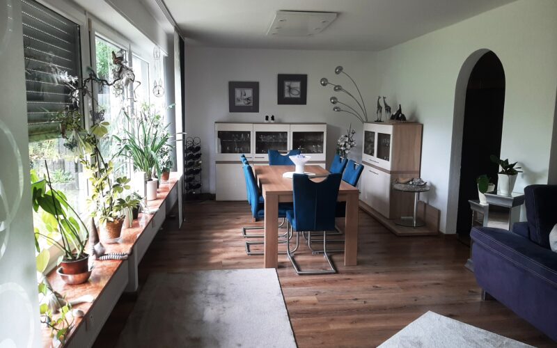 Essbereich mit Zugang zur Küche in der §-Zimmer-Wohnung in Iserlohn
