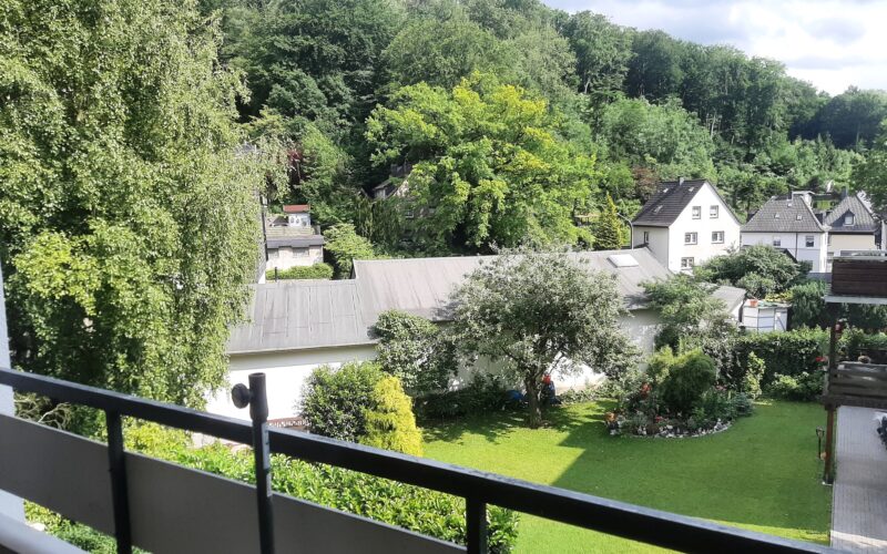 Ihr Blick von der Loggia auf Iserlohn-Dröschede. Die Loggia ist nach Süden ausgerichtet. Diese 2-Zimmer-Wohnung In Iserlohn-Dröschede ist zu vermieten