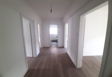 Kernsanierte Wohnung in Hemer. Ansicht der Diele vom Eingang aus gesehen. Diese Wohnung ist zu vermieten! Fragen Sie WZ-Immobilien - Ihren Immobilienmakler für Hemer, Iserlohn, Menden, Hagen und Umgebung.