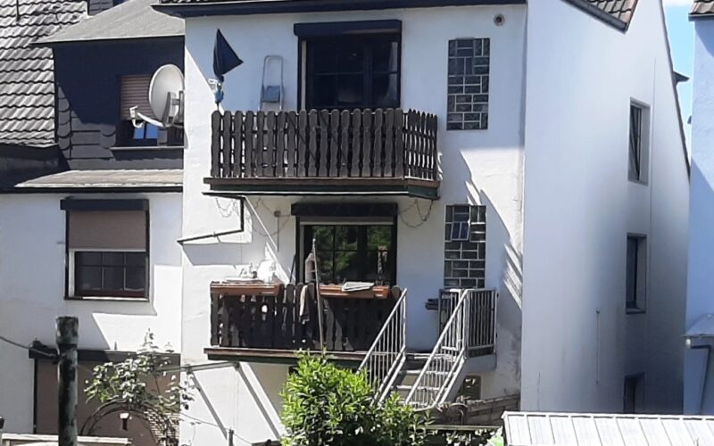 Mehrfamilienhaus in Menden zu verkaufen. Weitere Informationen bei WZ-Immobilie, Ihrem Immobilienmakler für Iserlohn, Hemer, Menden Hagen und Umgebung.