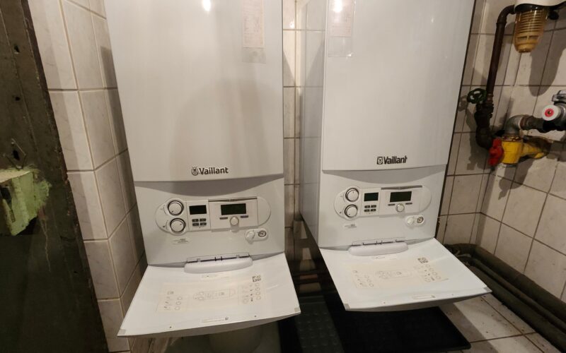 Heizthermen im Keller des Mehrfamilienhauses in Menden für die Wohnungen im Erdgeschoß und dem ersten Obergeschoß