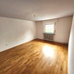 Das Kinderzimmer im ersten Obergeschoß des Dreifamilienhauses in Menden mit Sprossenfenster