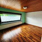 Schlafzimmer im Obergeschoß des Mehrfamilienhauses im Menden mit innenstadtnaher Lage und gr0ßem Kippfenster