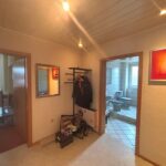 Auch im ersten Obergeschoss des Hauses in Fröndenberg gibt es eine Diele. Gerne besichtigen wir dieses Haus mit Kaufinteressenten. Machen Sie jetzt einen Besichtigungstermin mit WZ-Immobilien, Ihrem Immobilienmakler.