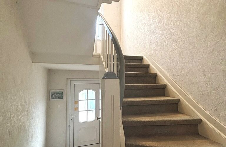 Treppenhaus im Haus Fröndenberg, Graf-Adolf-Straße. Wer ein Haus kaufen möchte in Fröndenberg meldet sich bitte bei WZ-Immobilien, dem Immobilienmakler Für Iserlohn Hemer, Menden, Hagen und Fröndenberg