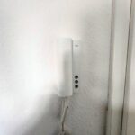 Die moderne Klingel- und Haus Sprechanlage erhöht den Komfort der Wohnung erheblich.