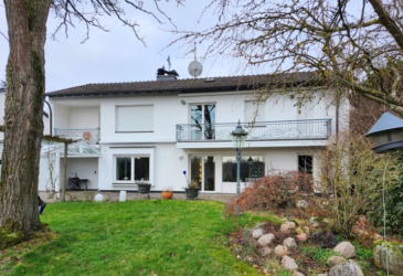 Einfamilienhaus mit Garage und großem Grundstück in Iserlohn- Hennen zu verkaufen. Informationen bei WZ-Immobilien. Besichtigungen jederzeit möglich.
