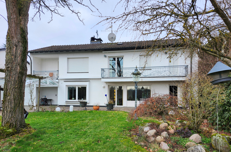 Einfamilienhaus mit Garage und großem Grundstück in Iserlohn- Hennen zu verkaufen. Informationen bei WZ-Immobilien. Besichtigungen jederzeit möglich.