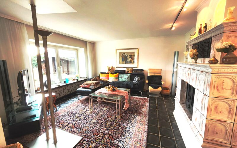 Kaminzimmer im Souterrain des Einfamilienhauses in Iserlohn Hennen. Ein Zugang zur Terrasse ist vorhanden. Besichtigungen sin jederzeit möglich. Fragen Sie WZ-Immobilien