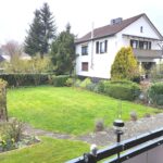 Blick vom Balkon des Hauses in Lippstadt zum Nachbargrundstück und den Garten.