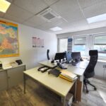 heller Büroraum mit modernen Arbeitsplätzen in Iserlohn