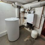 Heizung mit Druckausgleichsgefäßen und Warmwasserspeicher