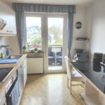Die Küche hat einen Zugang zum Balkon und einen Vinyl-Fußboden. Wer sich für den Kauf dieser Immobilie interessiert meldet sich bei WZ-Immobilien. Gerne vereinbaren wir einen Besichtigungstermin