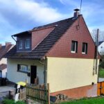 Einfamilienhaus in Hemer am Waldrand unterhalb von Hemer-Landhausen. Das Haus ist renovierungsbedürftig.