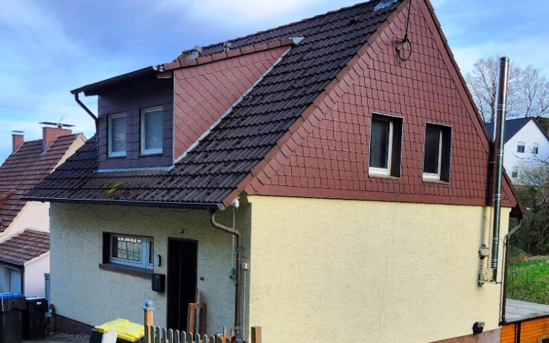 Einfamilienhaus in Hemer am Waldrand unterhalb von Hemer-Landhausen. Das Haus ist renovierungsbedürftig.