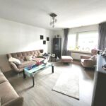 Ein helles Wohnzimmer im ersten Obergeschoß des Hauses in Lippstadt. Das Haus ist zu verkaufen