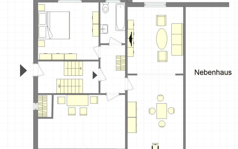 Erdgeschoß-Grundriss in schematischer Darstellung zeigt drei Zimmer, Küche, Diele, Bad und Eingang