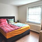 Schlafzimmer im ersten Obergeschoss des Wohnhauses in Nachrodt-Wiblingwerde. Dieses Haus steht aktuell zu Verkauf bei WZ-Immobilien
