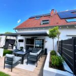 Terrasse an der Grundstücksgrenze zum Nachbarn