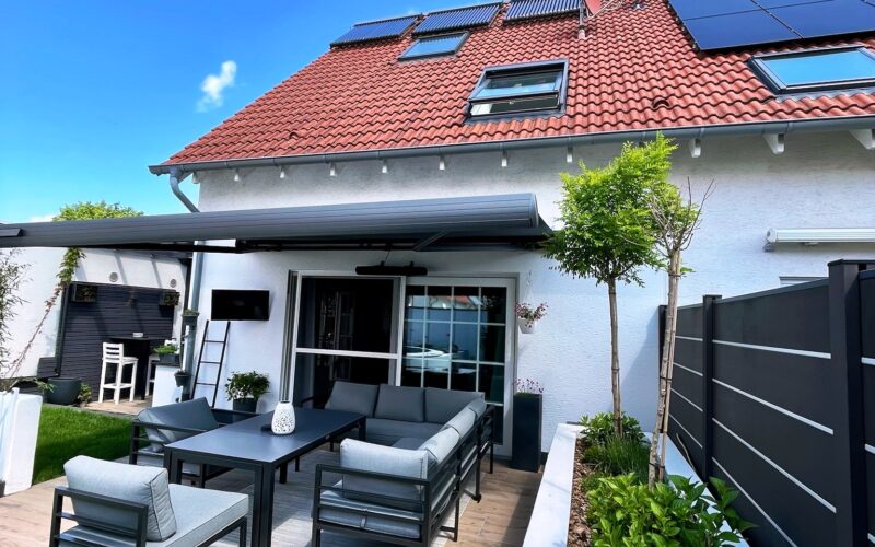 Terrasse an der Grundstücksgrenze zum Nachbarn