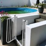 Poolanlage mit Filterstation und Kindersicherung im Garten des Einfamilienhauses in Iserlohn-Drüpplingsen